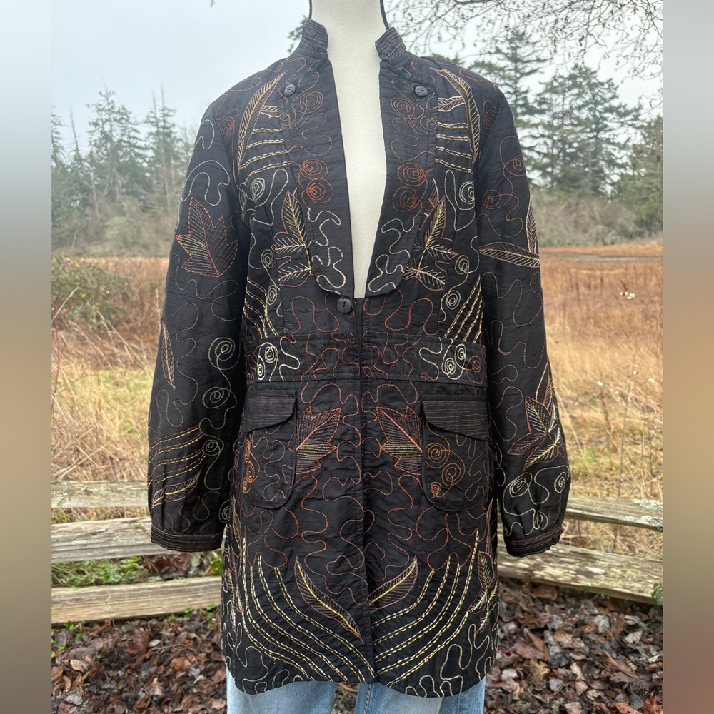 Hand-Embroidered Silk Jacket – Made in Nepal
Sz M